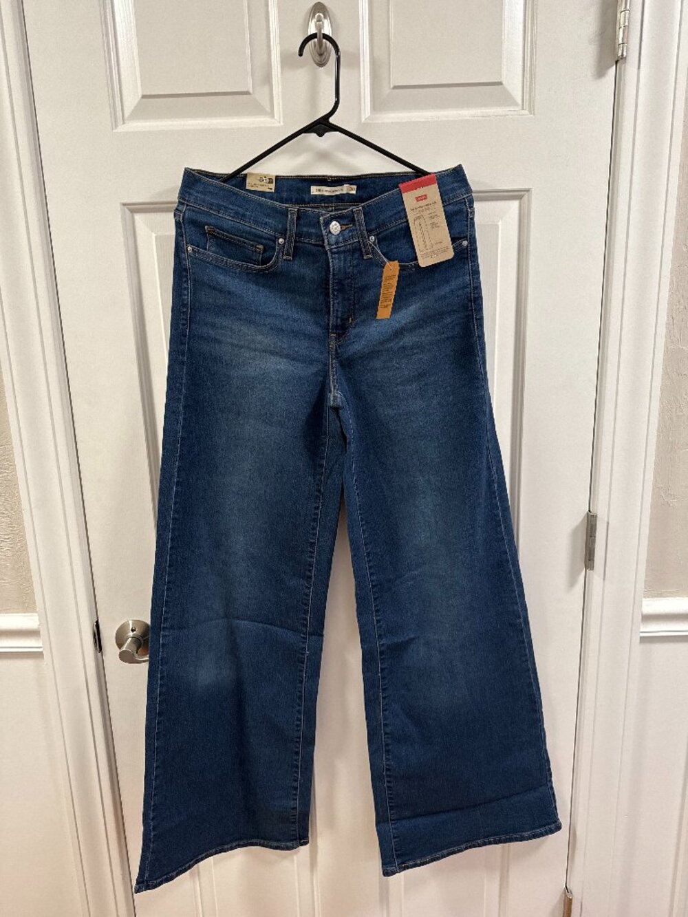 NWT Women's Levi's Jeans 318 30x34